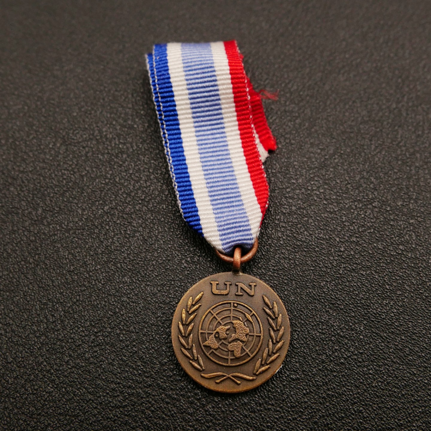 勋章奖章交易所10月15日群拍 联合国1993-1997利比里亚迷你尺寸奖章