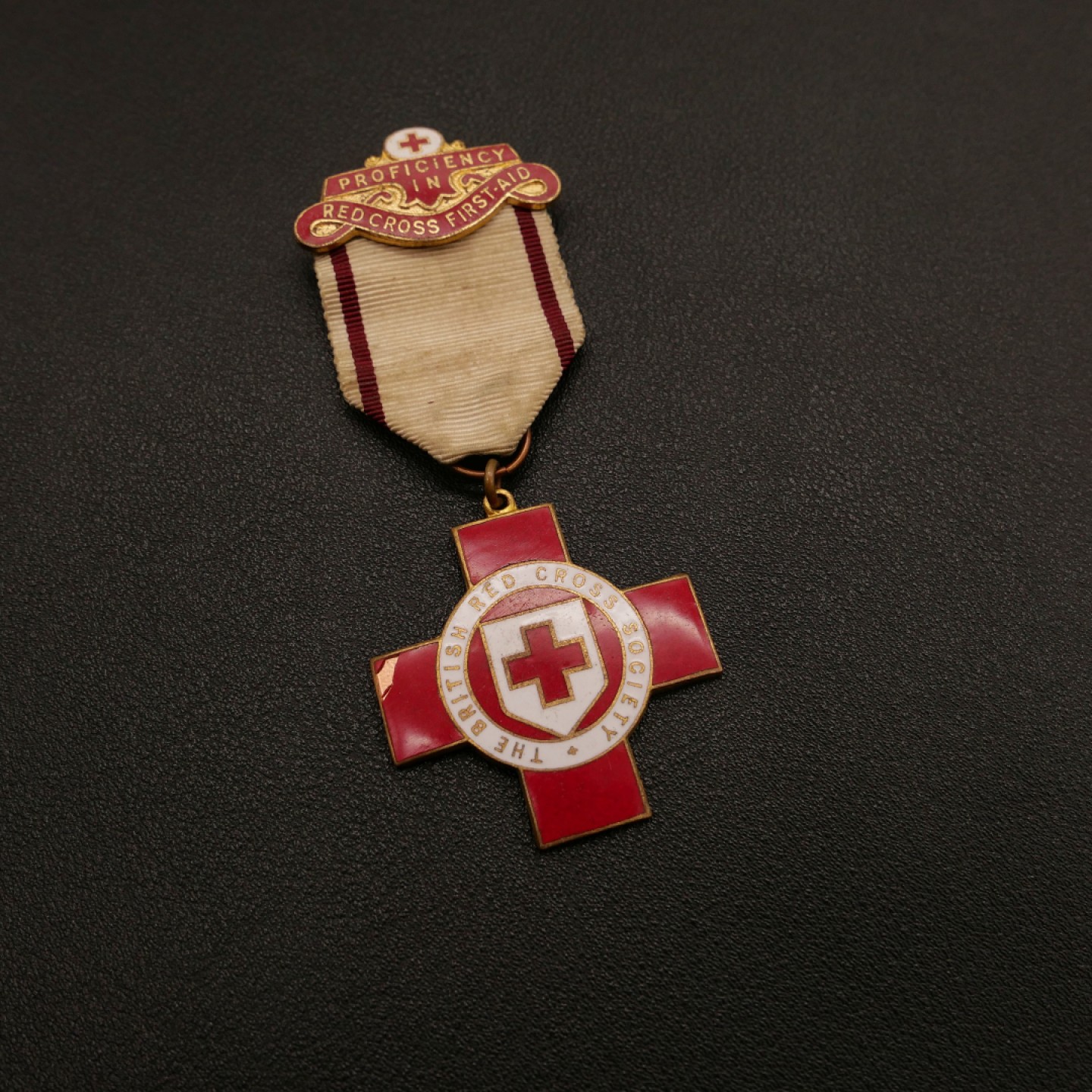 勋章奖章交易所10月15日群拍 英国红十字奖章