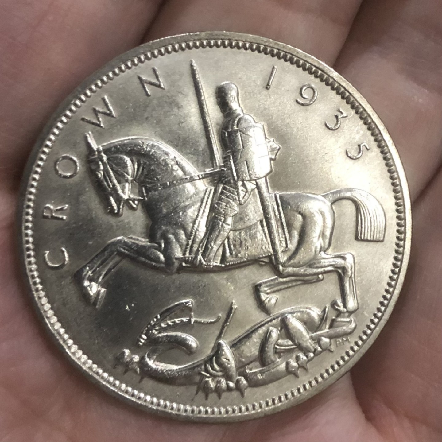 【保诚微拍】第36期  古今中外币章（部分评级）14号晚上七点半自动开拍！！！ 英国 乔治五世 1935年 登基银禧纪念 1克朗 银币（28.2克 0.5银）AU！好品！！(边齿为第6枚)