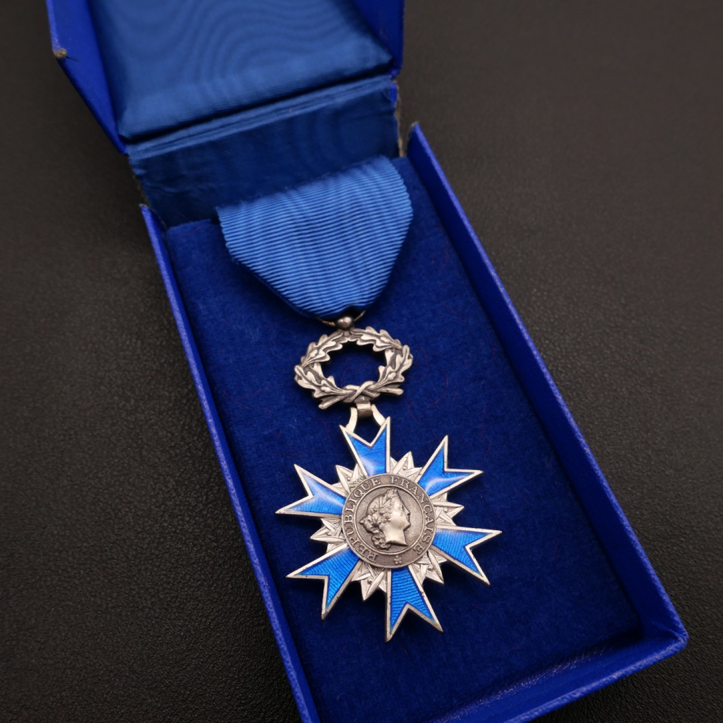 勋章奖章交易所10月15日群拍 法国骑士级国家功勋勋章（银质珐琅）
