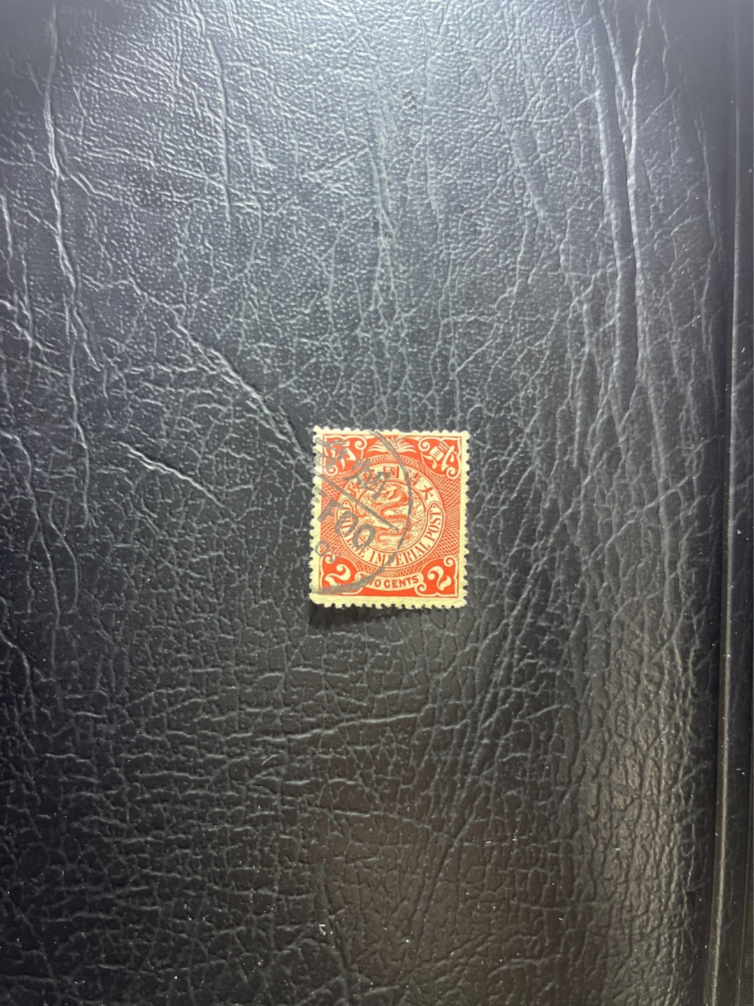 洪涛臻品 精选邮票限时拍卖第五十二期 大清龙票, 烟台戳，红2分, 发行过两次, 1898年发行的龙票有太极图水印(又分厚纸与薄纸), 1901-1910发行的龙票无水印, 随手取票未验水印(大多即使有水印也不易肉眼看到,部分薄纸龙票可以肉眼看到水印), 买家可以自行研究捡漏！百年老邮票, 难免有瑕疵, 入手文物级邮票的机会！