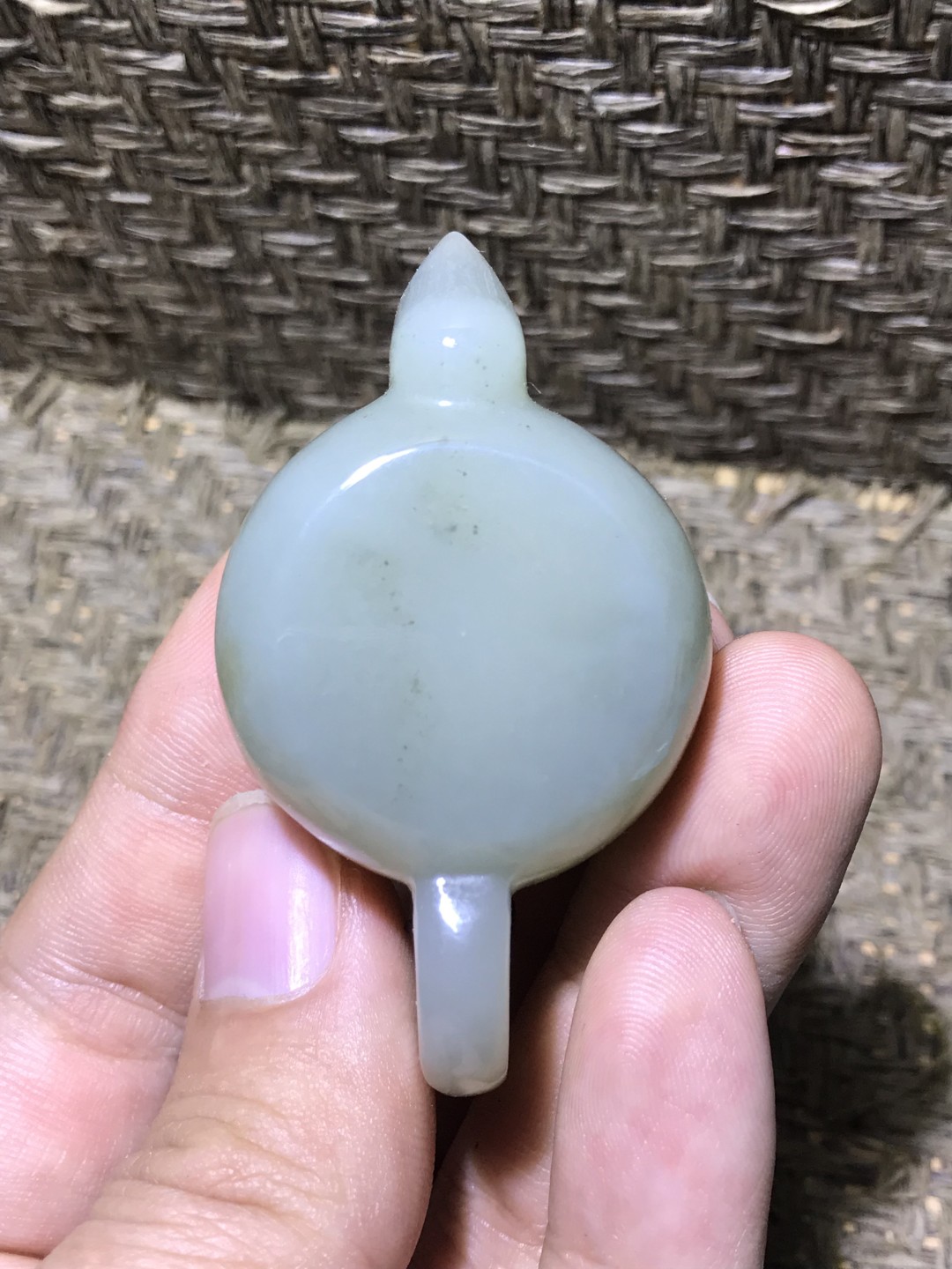 放福利，新疆和田玉山料青白玉雕刻手把壶一把！