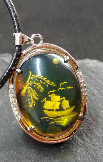蜜蜡吊坠，金珀阴雕小件，一帆风顺 - 蜜蜡吊坠，金珀阴雕小件，一帆风顺