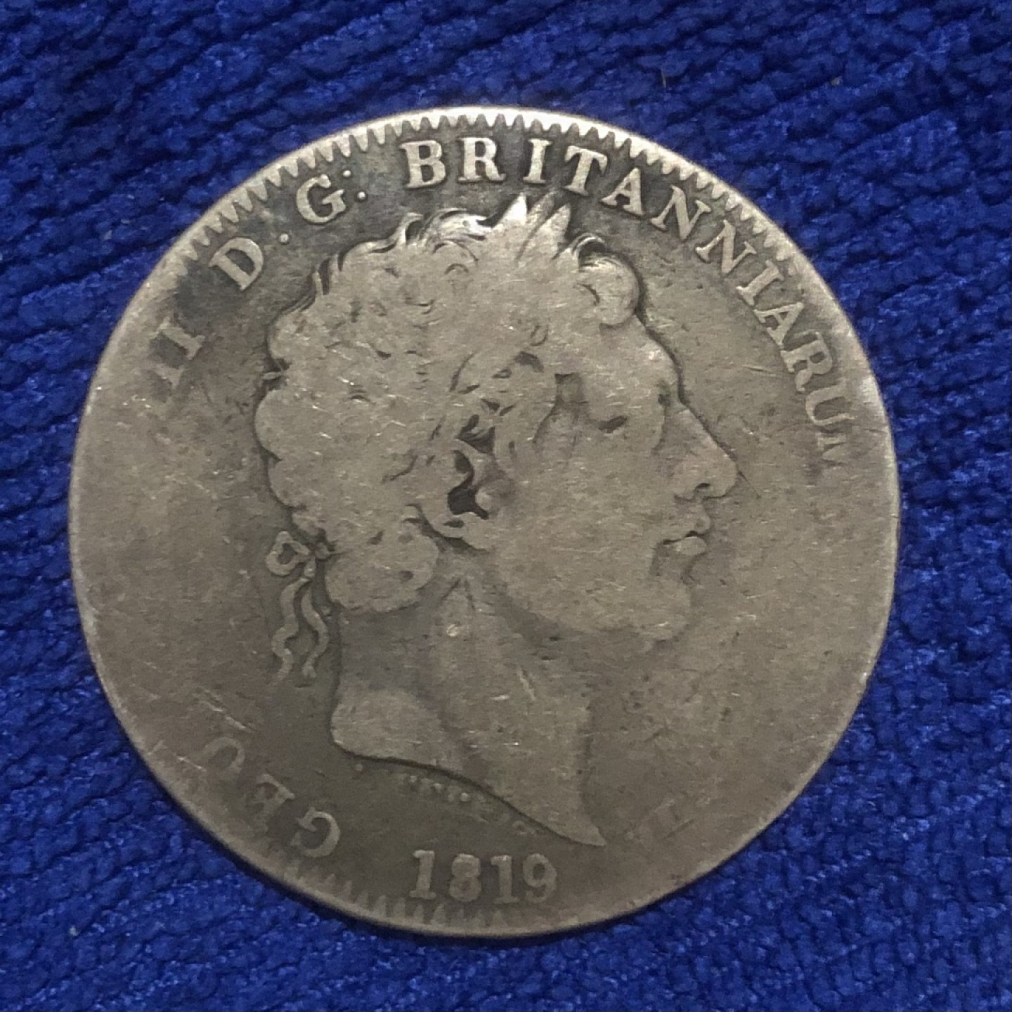 【保诚微拍】第36期  古今中外币章（部分评级）14号晚上七点半自动开拍！！！ 英国 乔治三世 1819年 克朗 马剑 大银币（27克，92.5%银）(边齿为第1枚)