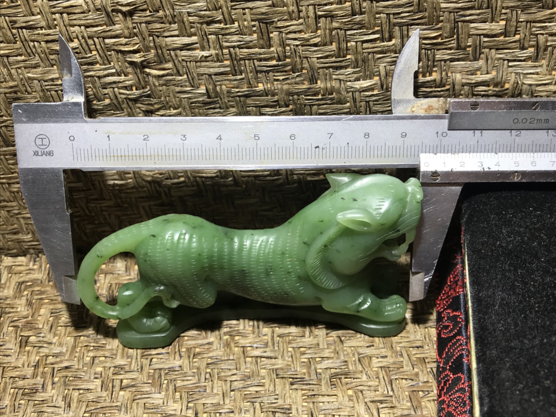 仅此一个孤品上拍！和田玉碧虎虎生威 手把件(摆件)一个！
