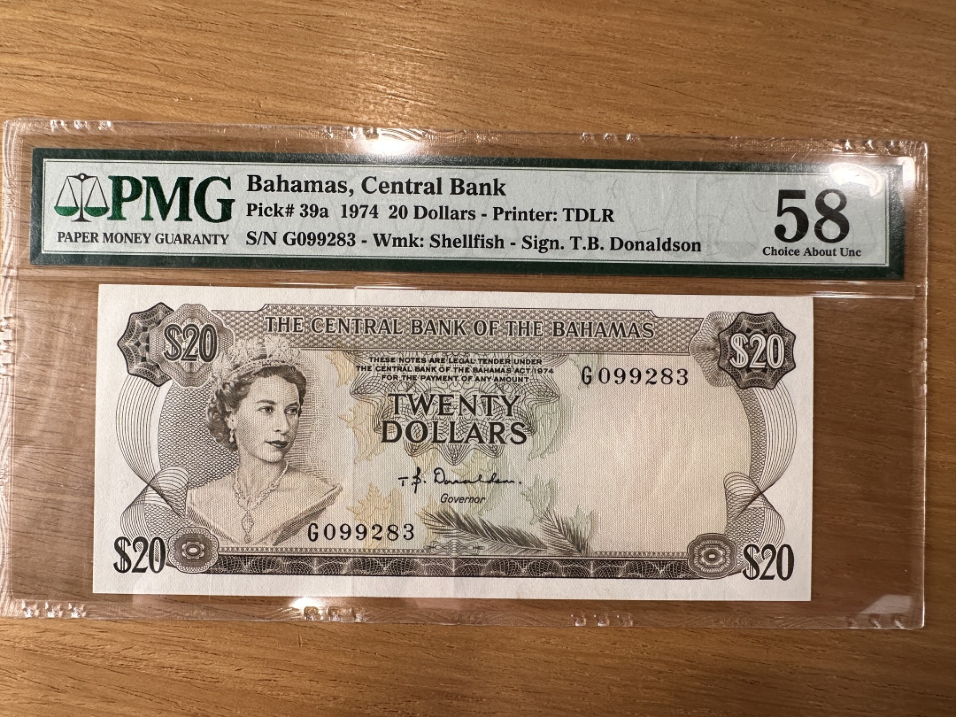 【Blue Auction】✨世界纸币精拍第235期【精】 【无47】巴哈马 彩背 1974年20元 PMG58 女王 马车