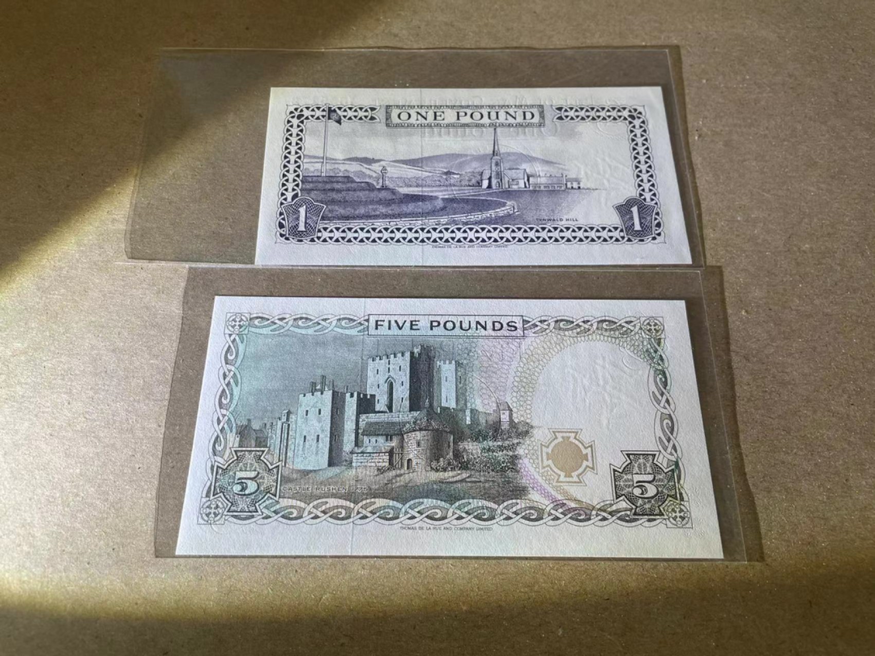 【Blue Auction】✨世界纸币精拍第235期【精】 【一组2张】马恩岛 1-5镑 全新UNC 女王