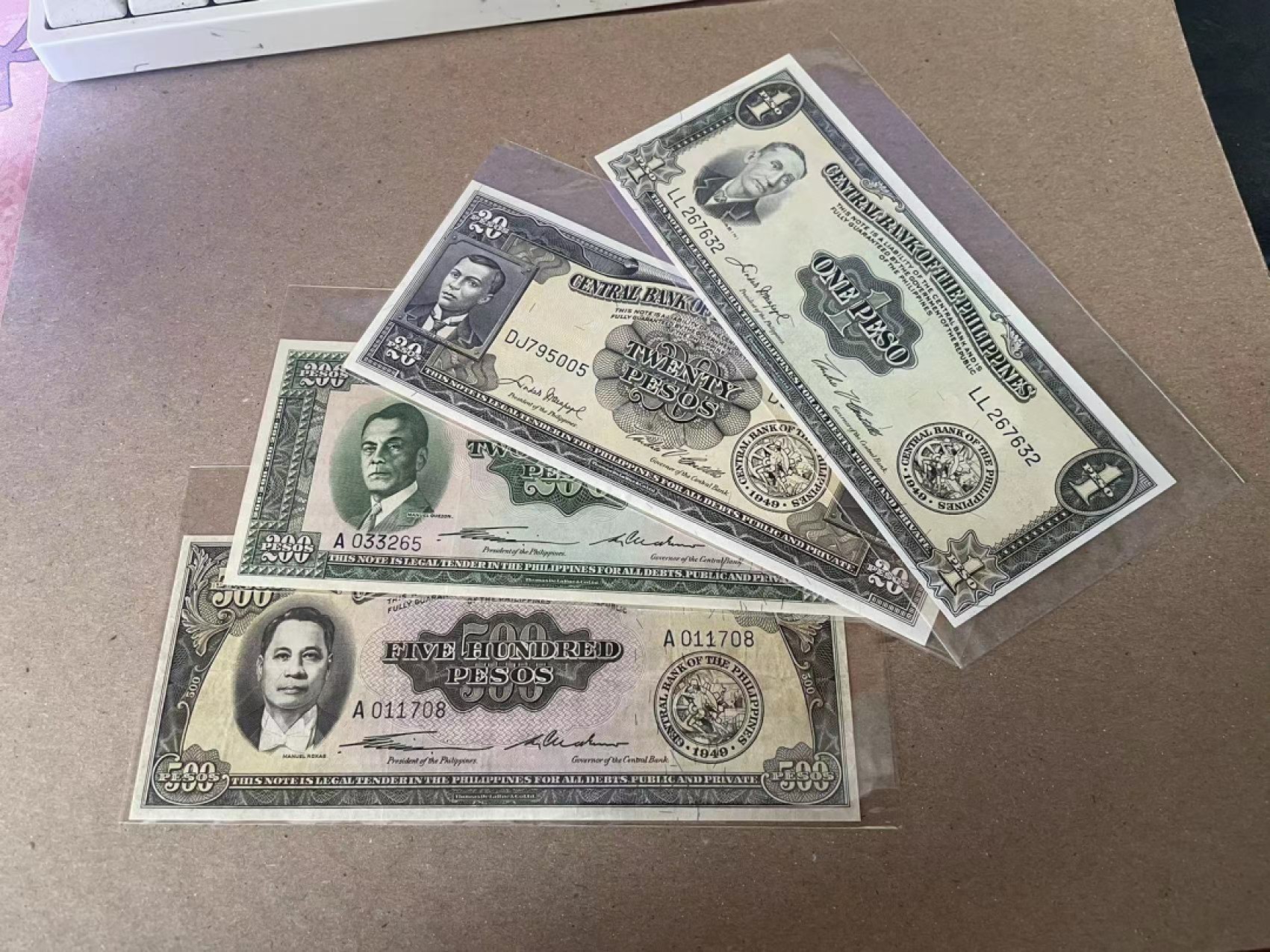 【Blue Auction】✨世界纸币精拍第235期【精】 【一组4张】菲律宾早期 1-500比索一组 3张UNC&1张品相如图