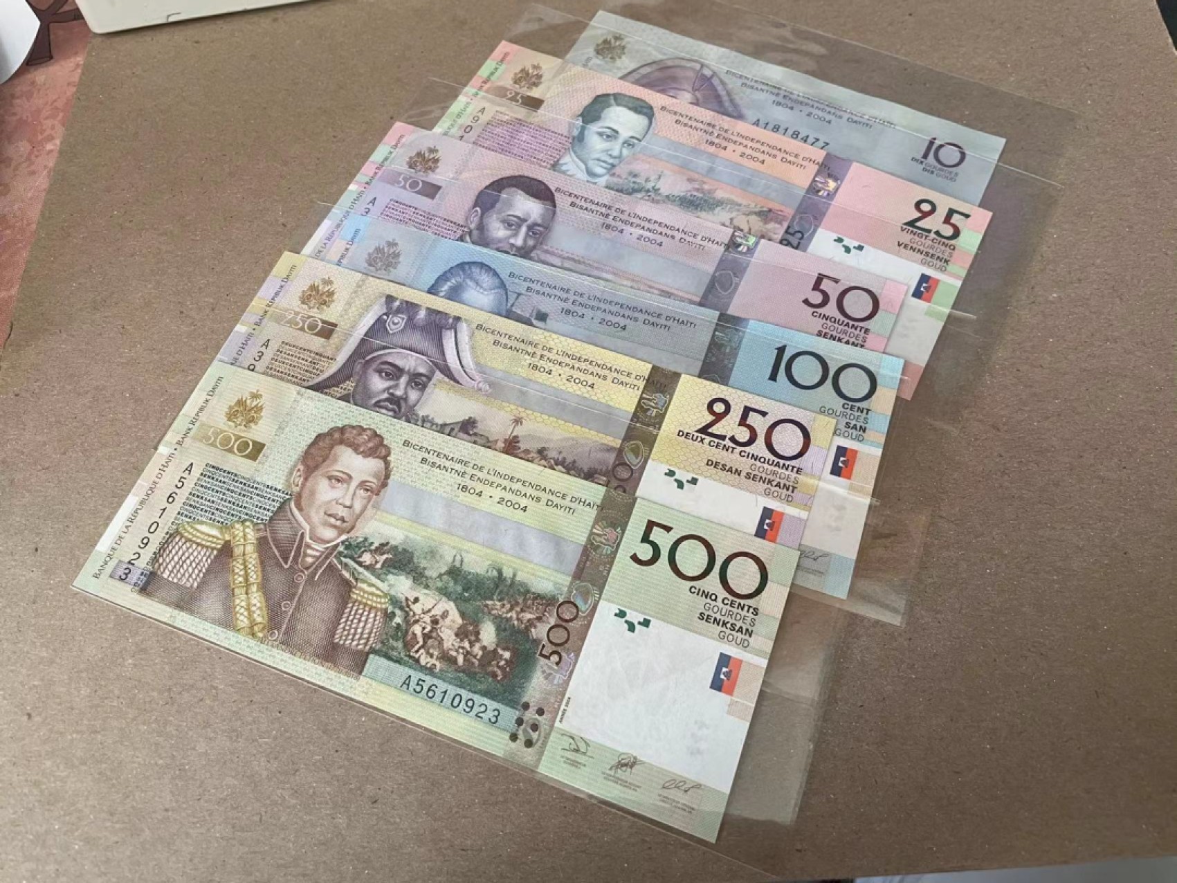 【Blue Auction】✨世界纸币精拍第235期【精】 【一组6张全套】海地 2004年 10-500古德一组 全新UNC