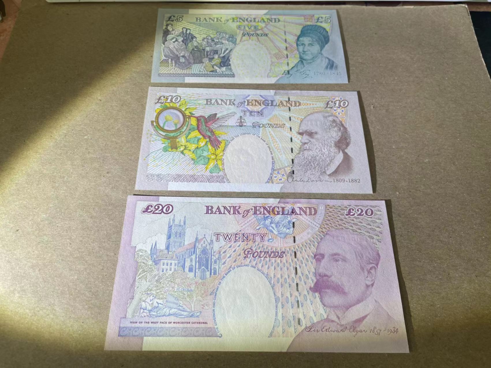 【Blue Auction】✨世界纸币精拍第235期【精】 【一组3张 AA01/HA01全同号】英国 5-10-20镑一组 全新UNC