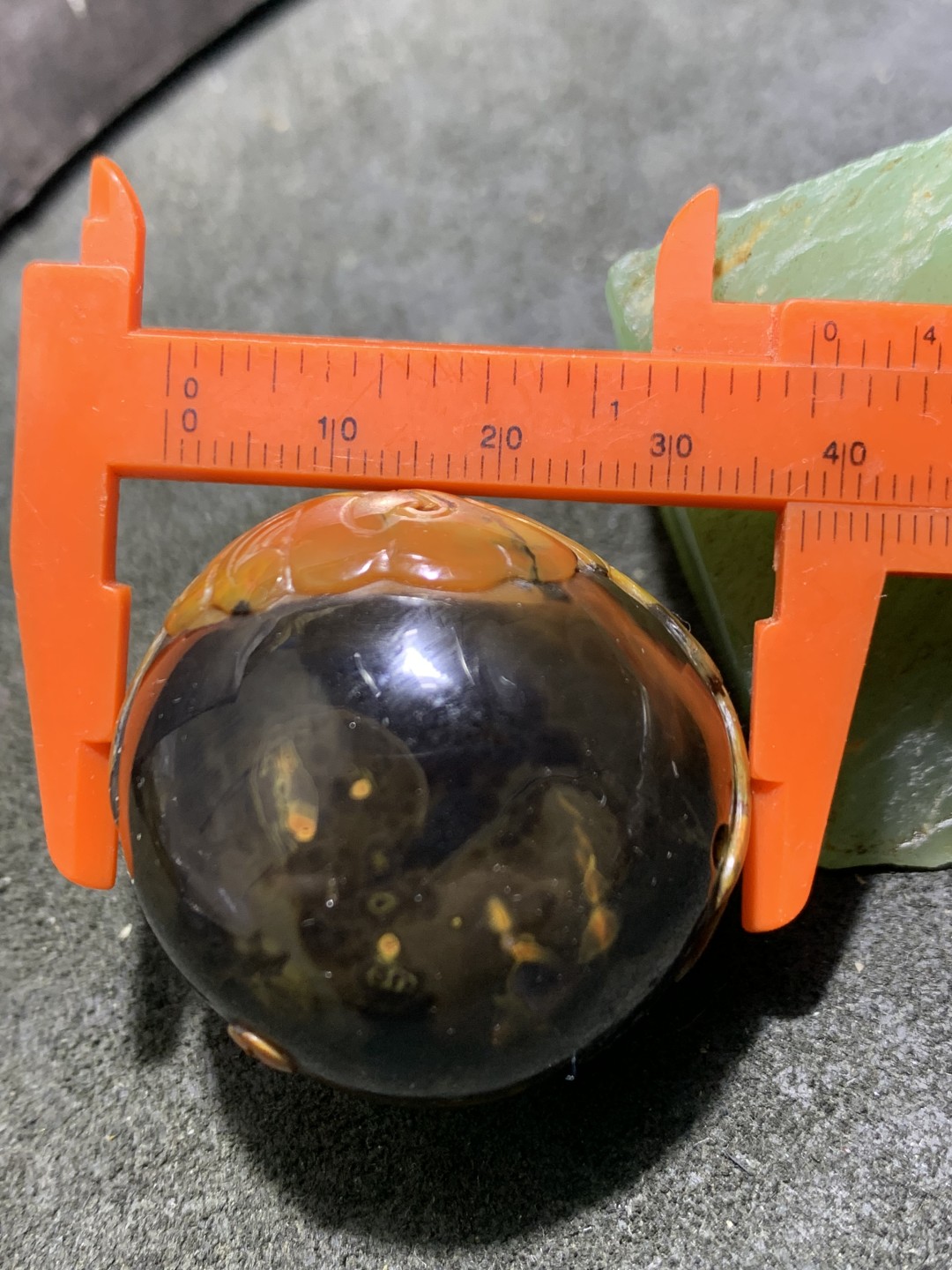 精美冰飘战国红玛瑙俏色巧雕招财进宝把件一个，