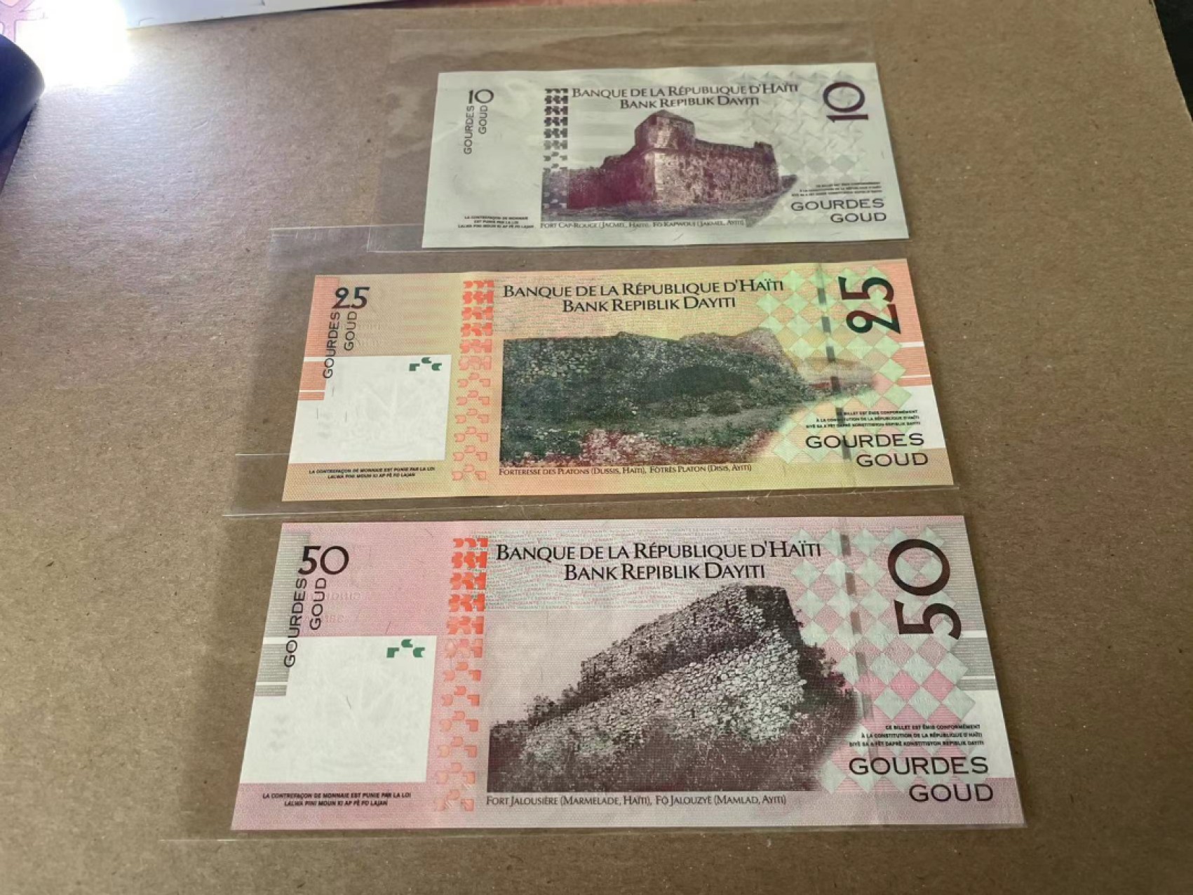 【Blue Auction】✨世界纸币精拍第235期【精】 【一组6张全套】海地 2004年 10-500古德一组 全新UNC