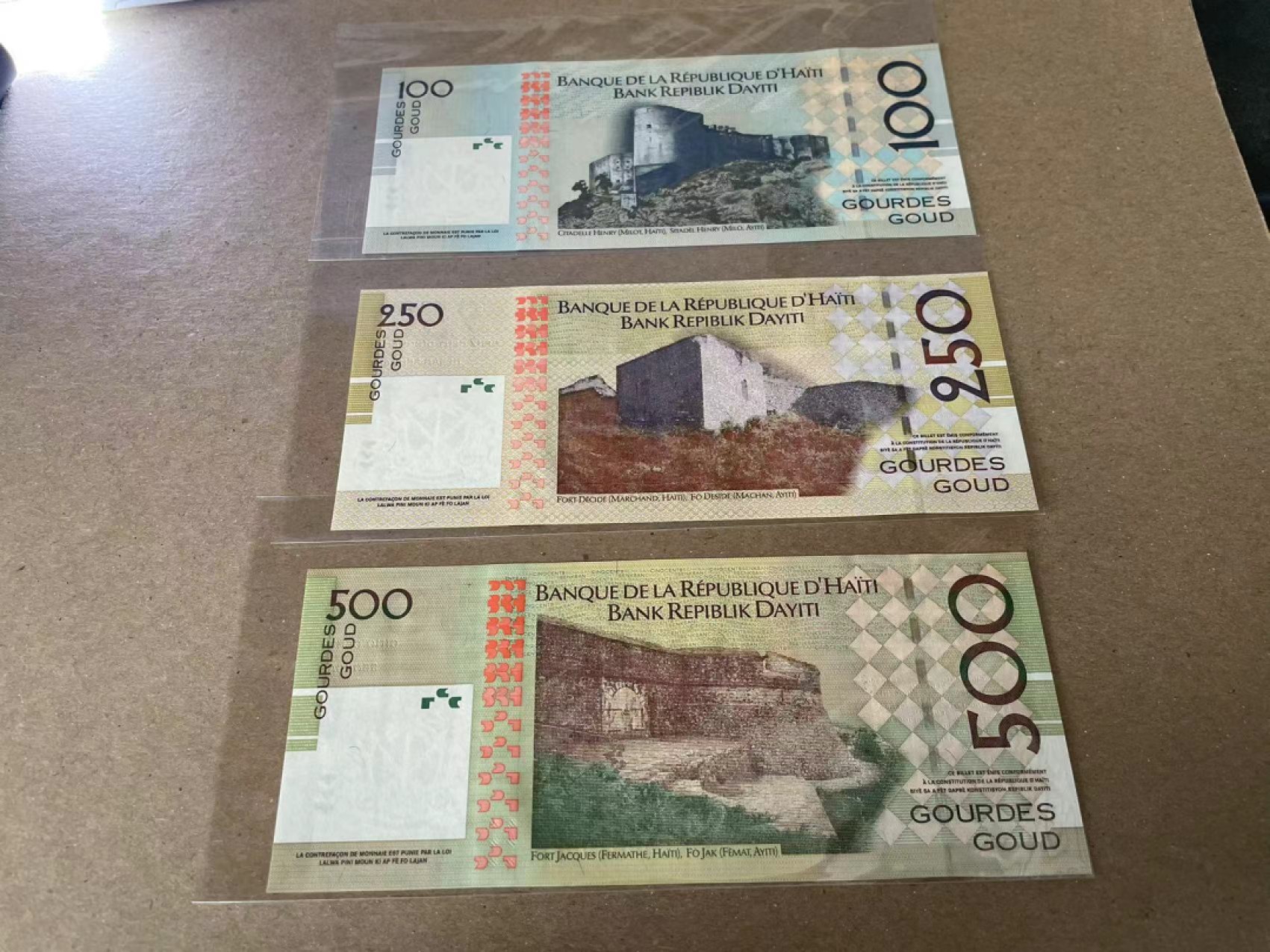 【Blue Auction】✨世界纸币精拍第235期【精】 【一组6张全套】海地 2004年 10-500古德一组 全新UNC