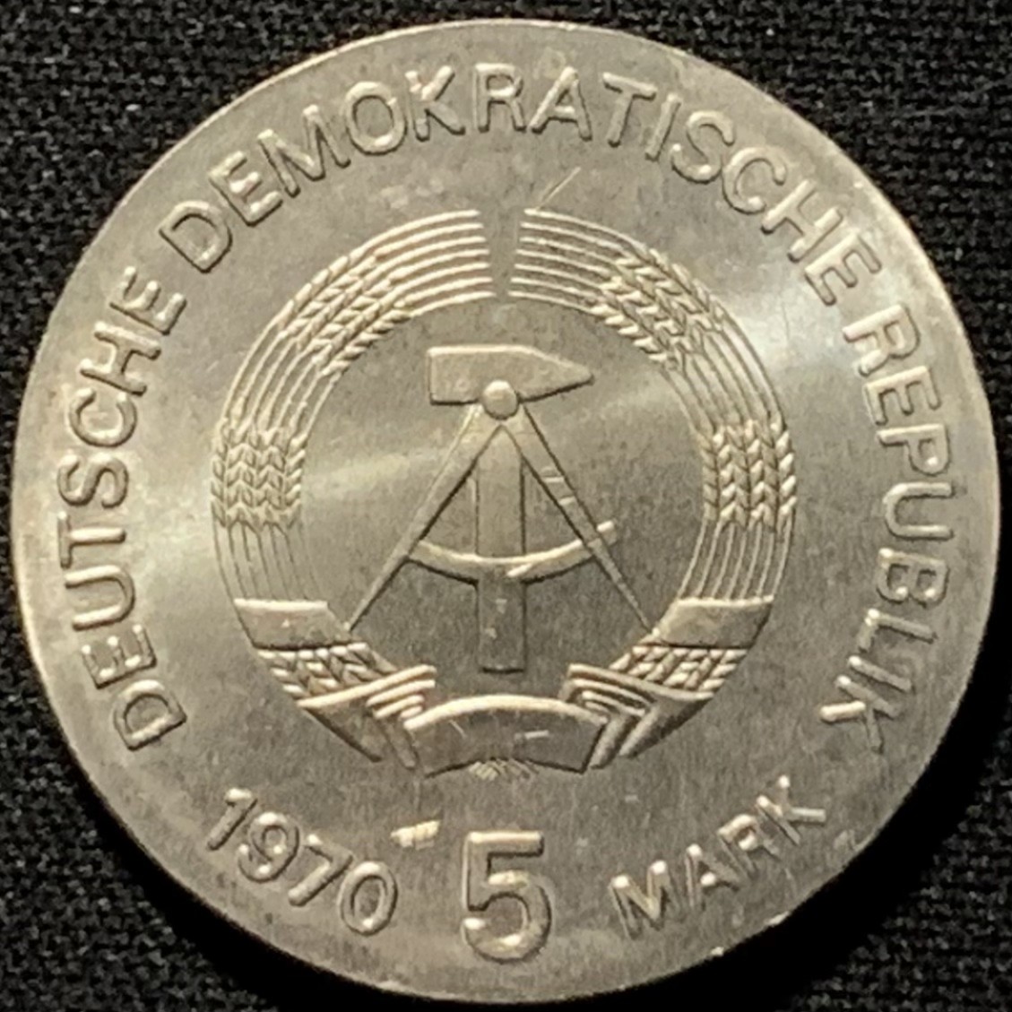 紫瑗钱币——第216期拍卖 民主德国 1970年 物理学家 伦琴诞辰125周年 5马克 纪念币 UNC