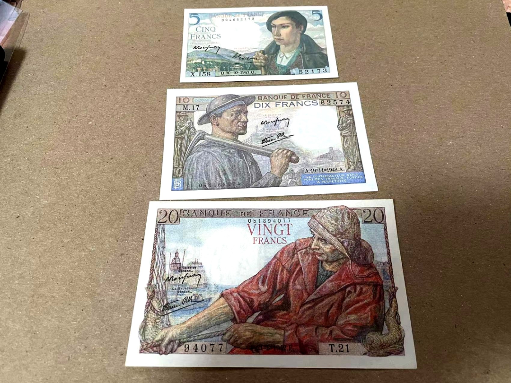 【Blue Auction】✨世界纸币精拍第235期【精】 【一组3张】法国 5-10-20法郎 品相如图 