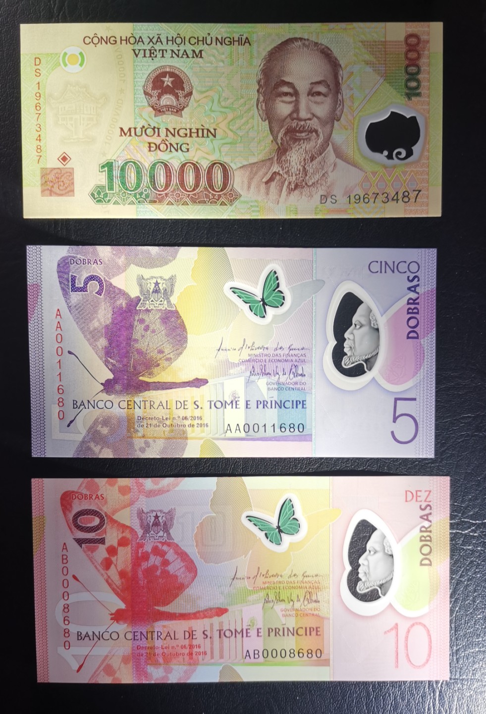 《张总收藏》76期——外币大拍 (6张一组)塑料钞6张UNC 其中圣多美首发全同万位号11680一对