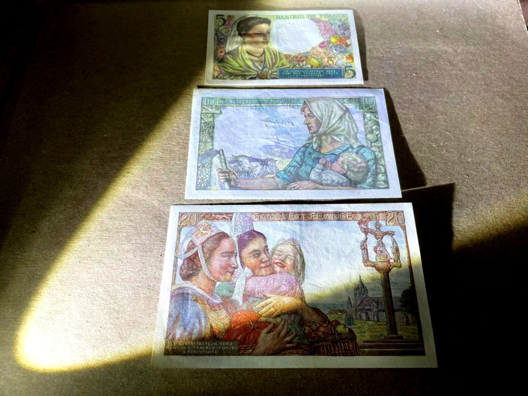 【Blue Auction】✨世界纸币精拍第235期【精】 【一组3张】法国 5-10-20法郎 品相如图 