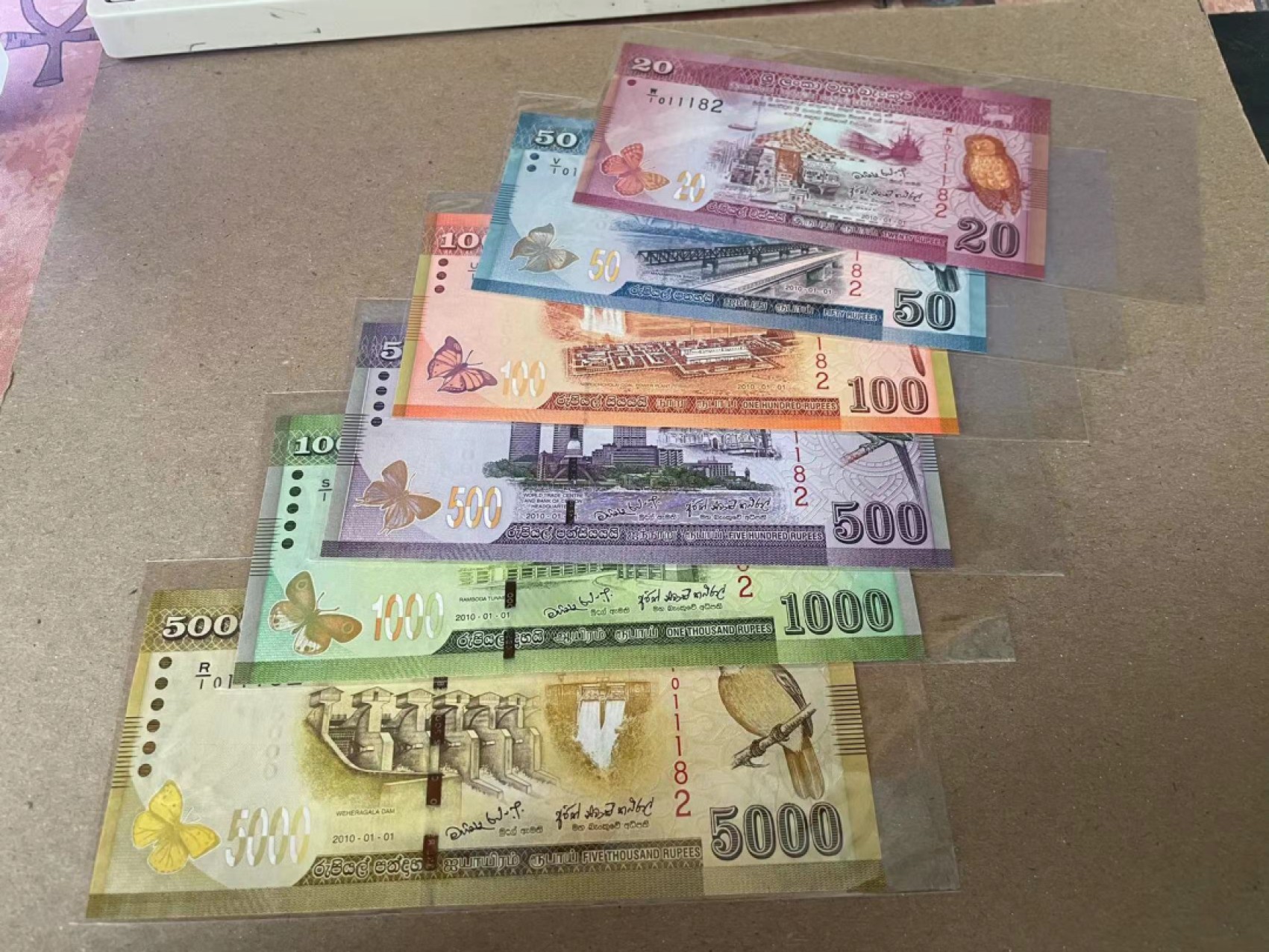 【Blue Auction】✨世界纸币精拍第235期【精】 【一组6张无47 全同号】斯里兰卡 20-5000卢比 全新UNC