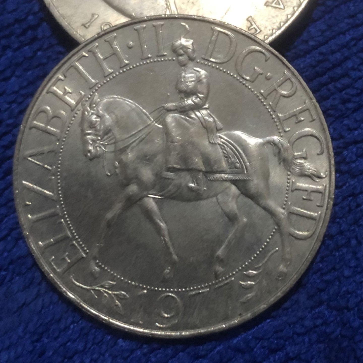 【保诚微拍】第36期  古今中外币章（部分评级）14号晚上七点半自动开拍！！！ 英国 1977年 伊丽莎白二世 英女王 登基20周年 克朗型 纪念币 （镍币）（28克 38mm）