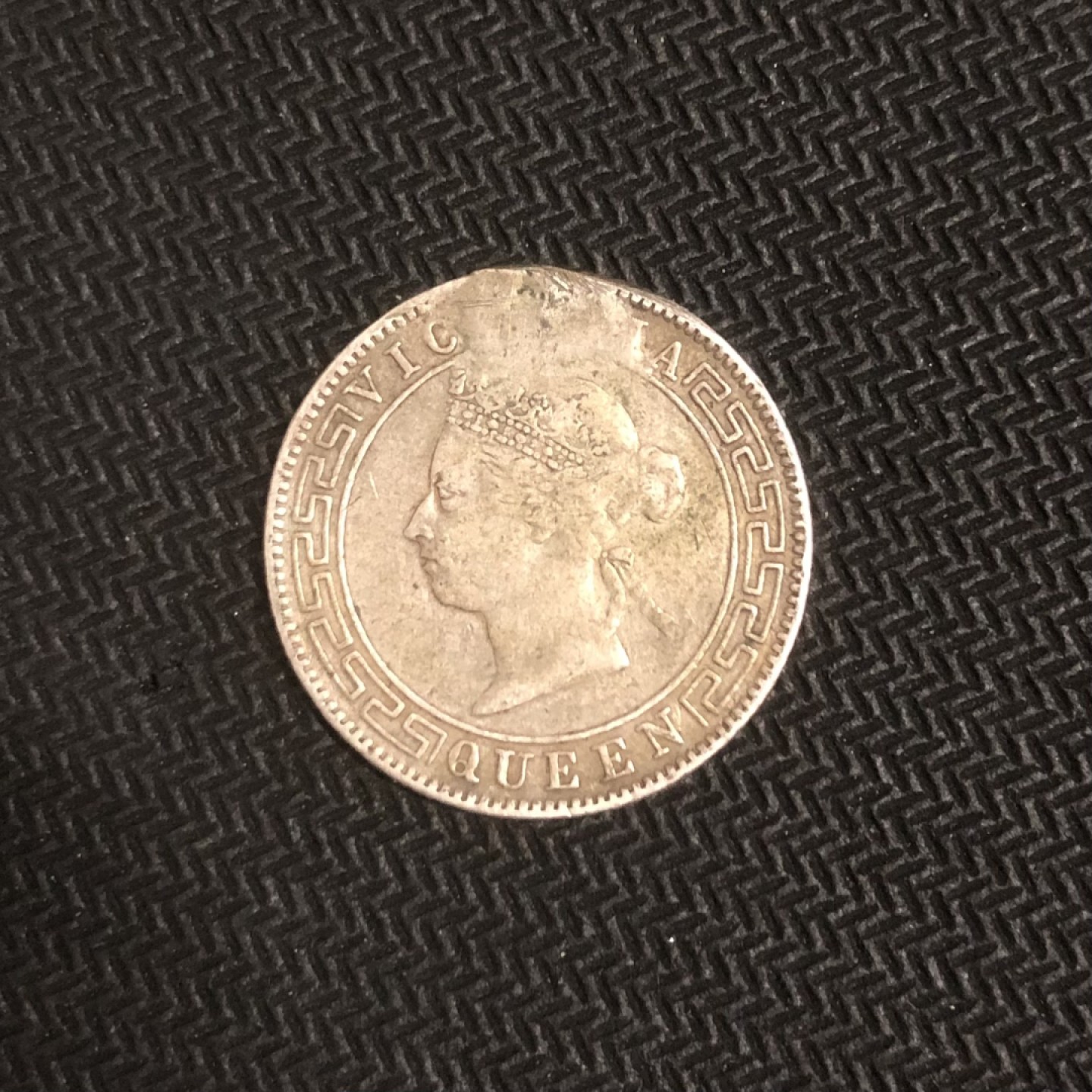 【保诚微拍】第36期  古今中外币章（部分评级）14号晚上七点半自动开拍！！！ 锡兰 维多利亚女王 1893年 50分 银币（5.83g，0.8银） 发行量：75万 女王面12点有痕迹，可做样本