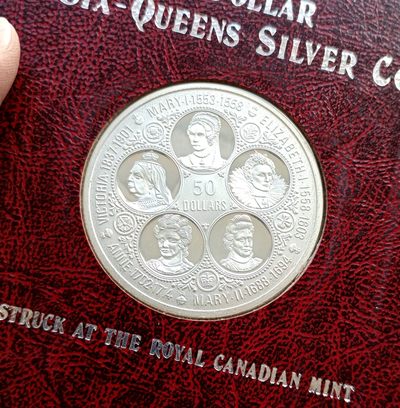 古币铜钱、各国铜银币，彼得堡世界钱币勋章拍卖第23期 - 英属开曼群岛1975年50元精制大银币，65克925银，英格兰五女王，原册装