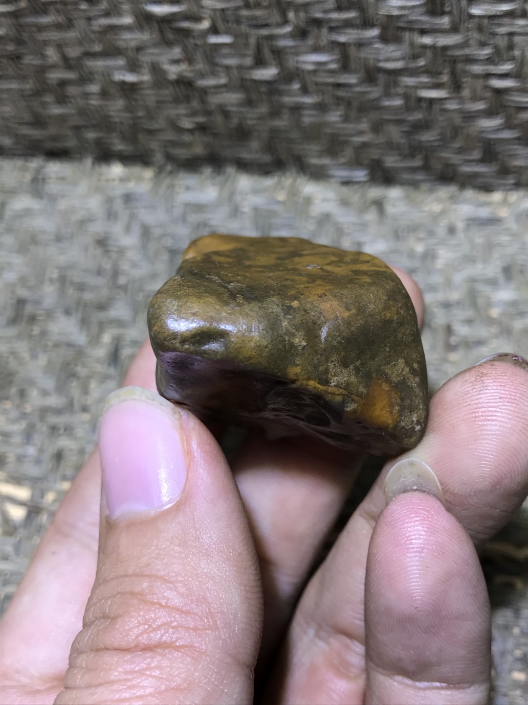 放一块福利，精美新疆戈壁土古玉把件（摆件）
