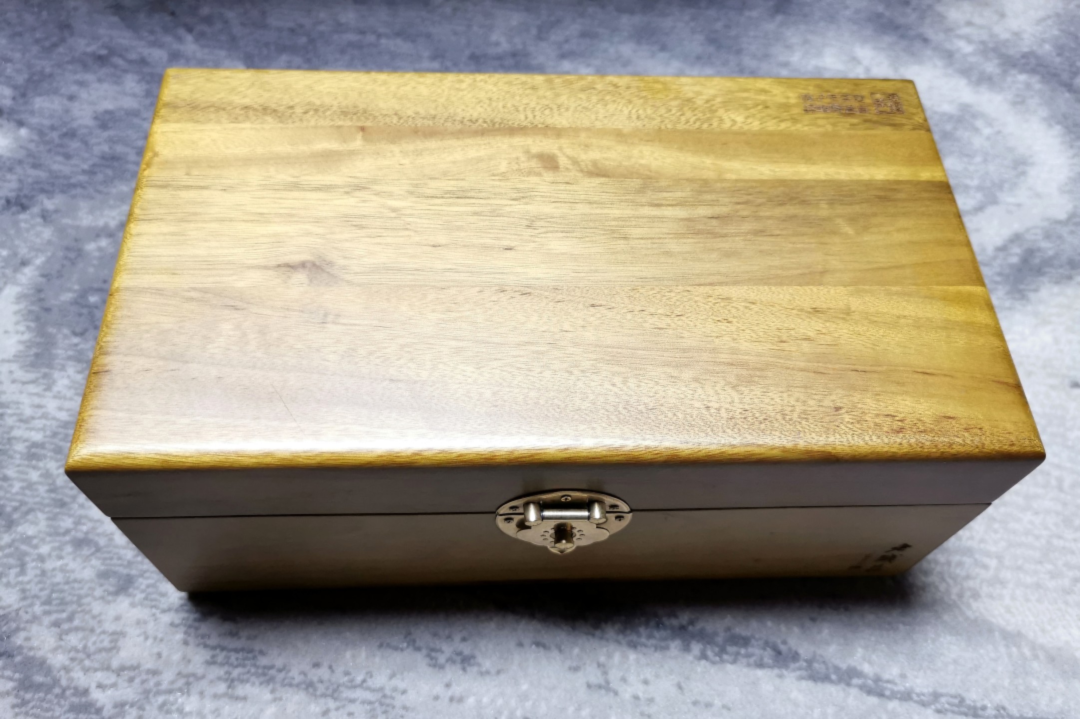 凡希社世界钱币微拍第二百十五期——德奥专场 赠品图片请勿出价—老钱庄香樟木P/N通用型收纳盒，本场得标件数最多者得之～