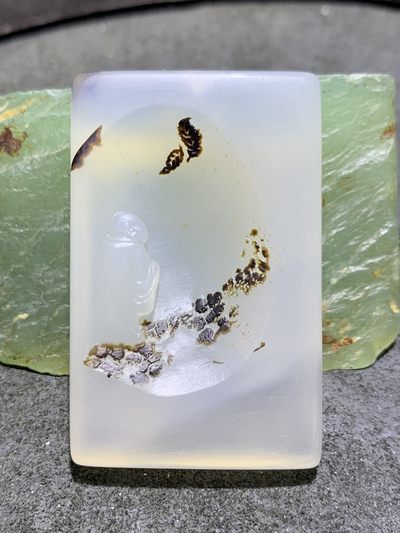 精美高玉化马达加斯加海洋玉髓俏色巧雕一叶成佛牌子一个！ - 精美高玉化马达加斯加海洋玉髓俏色巧雕一叶成佛牌子一个！