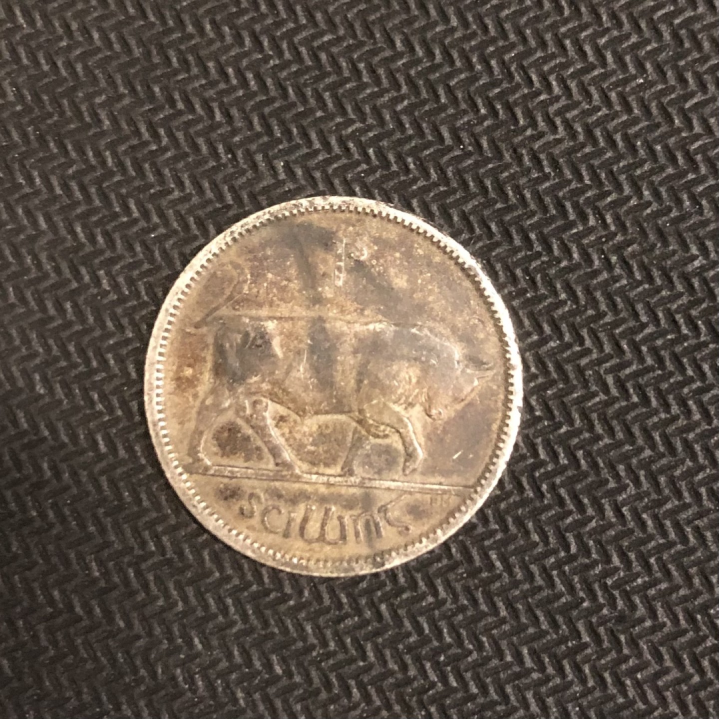 【保诚微拍】第36期  古今中外币章（部分评级）14号晚上七点半自动开拍！！！ 爱尔兰 1928年 公牛 1先令 硬币 银币（5.6652克，0.75银，23.6mm）发行量：270万枚！