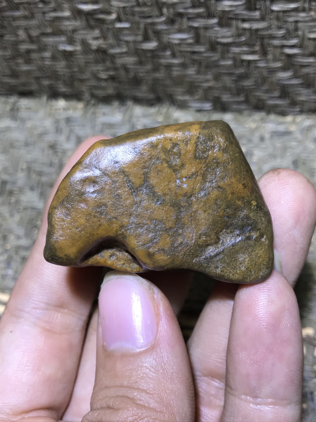放一块福利，精美新疆戈壁土古玉把件（摆件）