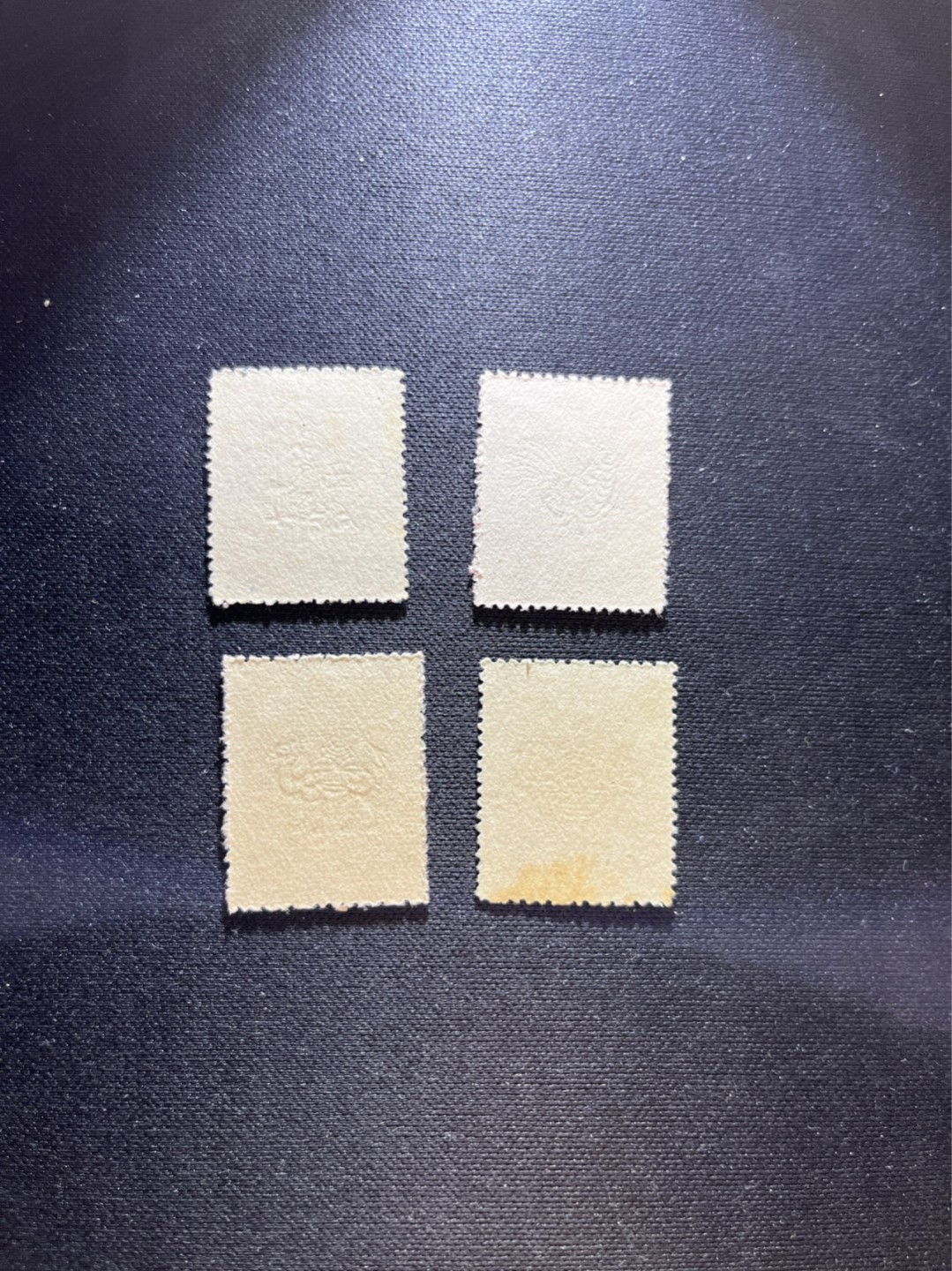 洪涛臻品 精选邮票限时拍卖第六十期 特30剪纸  盖销顺戳 2枚全品 2枚上品微污 票挺。新票是历来的贵票,不管邮市起落从来没有便宜过