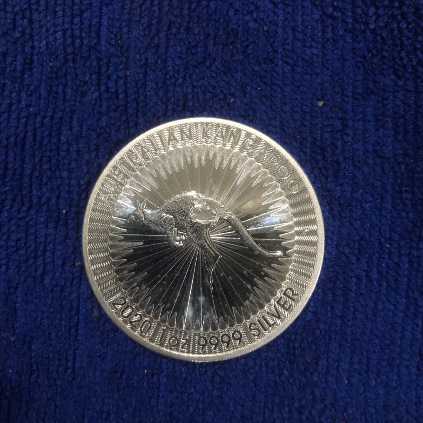 【保诚微拍】第36期  古今中外币章（部分评级）14号晚上七点半自动开拍！！！ 【投资银币】 澳大利亚 2020年 袋鼠 银币（早期版 屁股缺肉）（31.1克 0.999银）