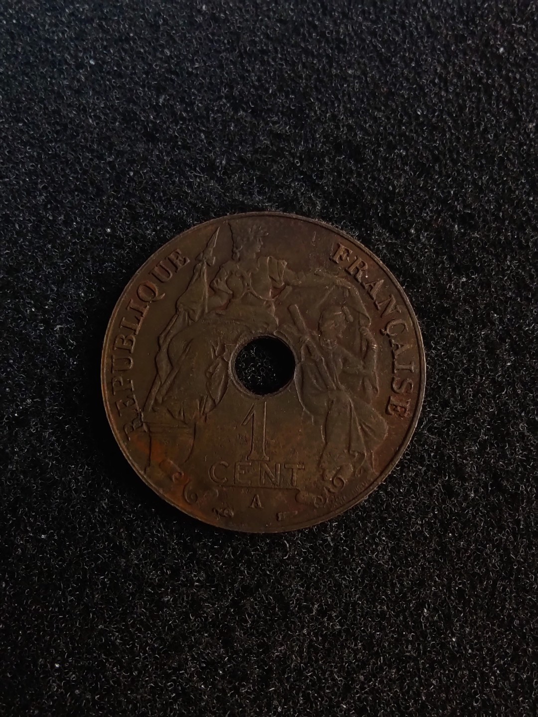 ♥一只鱼（世界钱币第五期） 法属印支百分之一