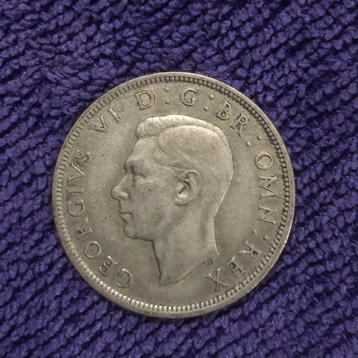 【保诚微拍】第36期  古今中外币章（部分评级）14号晚上七点半自动开拍！！！ 英国 乔治六世 1943年 国徽 半克朗 2.5先令 银币（14克 0.5银） 流通好品！！