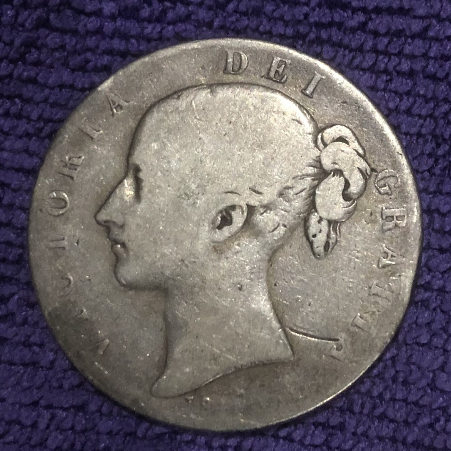 【保诚微拍】第36期  古今中外币章（部分评级）14号晚上七点半自动开拍！！！ 英国 1844年维多利亚女王1克朗大银币（28克，925银）(边齿为第3枚)