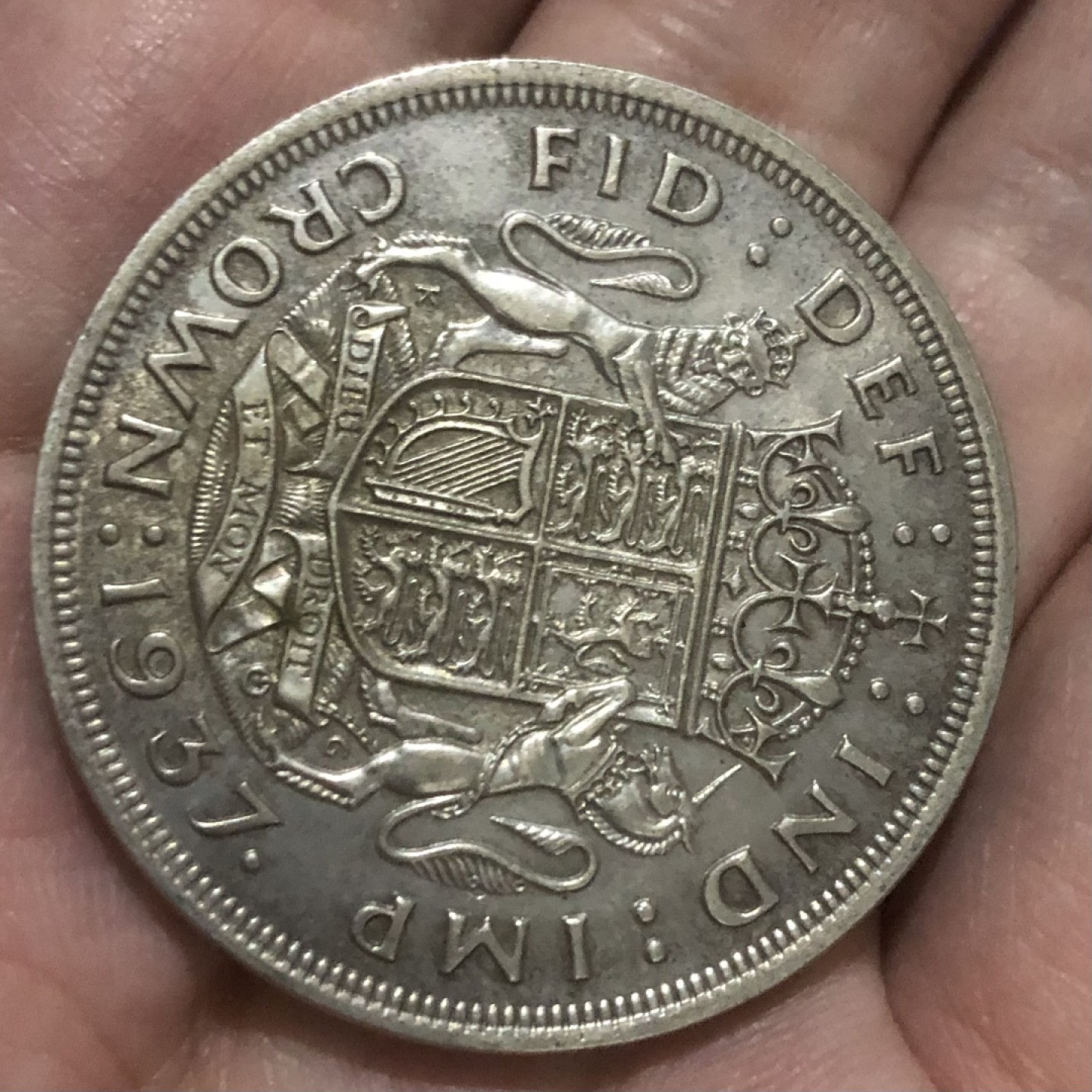 【保诚微拍】第36期  古今中外币章（部分评级）14号晚上七点半自动开拍！！！ 英国 乔治六世 1937年 加冕 登基纪念 1克朗 银币（28.2克 0.5银）UNC未流通品相！！！彩色包浆！！！