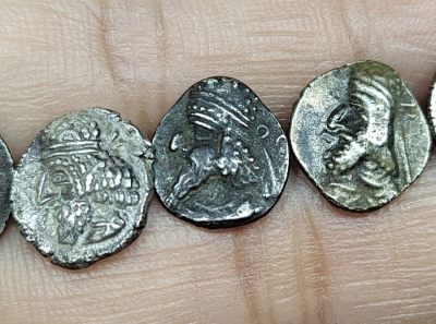 稀少的波斯古银币3枚极美品 - 稀少的波斯古银币3枚极美品
