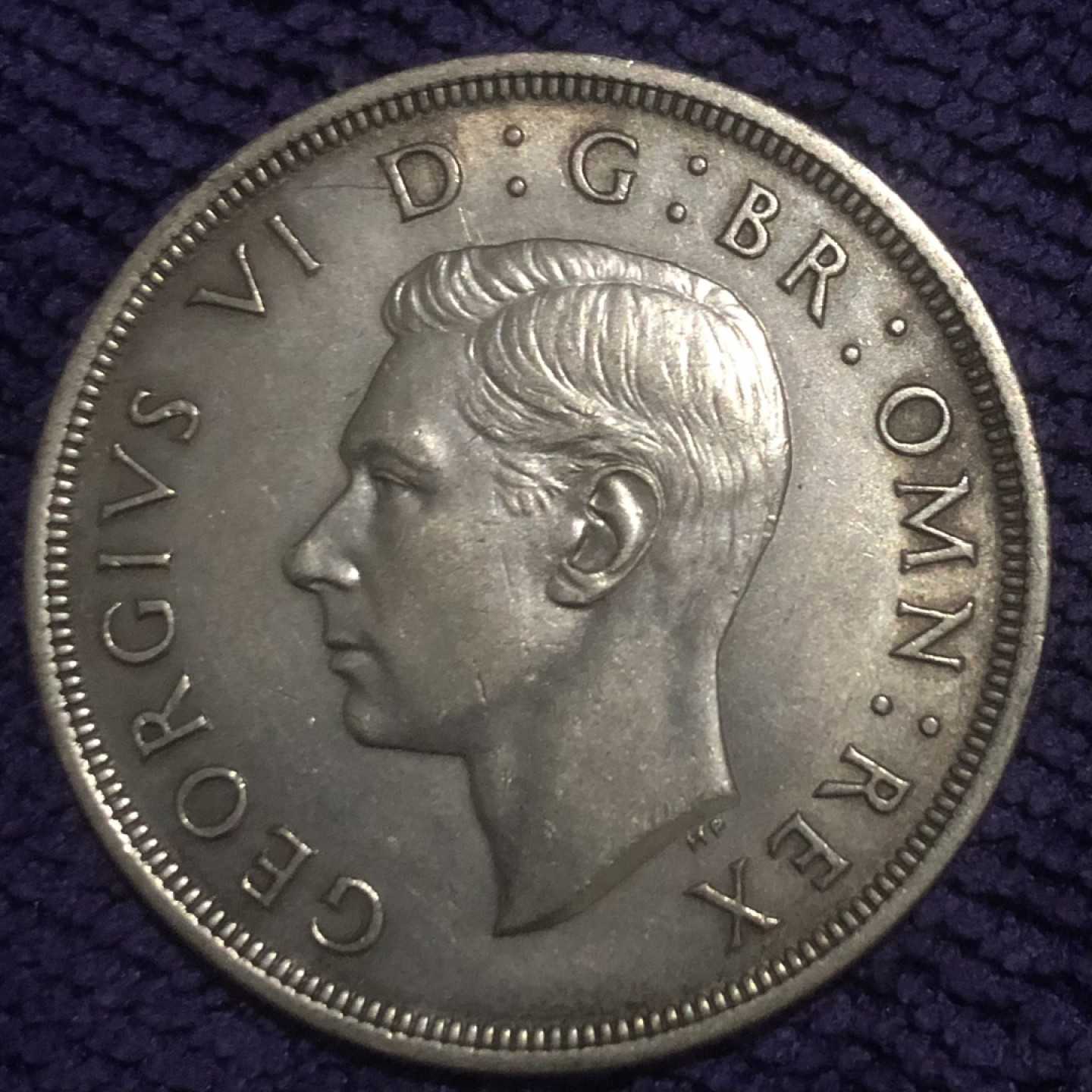 【保诚微拍】第36期  古今中外币章（部分评级）14号晚上七点半自动开拍！！！ 英国 乔治六世 1937年 加冕 登基纪念 1克朗 银币（28.2克 0.5银）UNC未流通品相！！！彩色包浆！！！