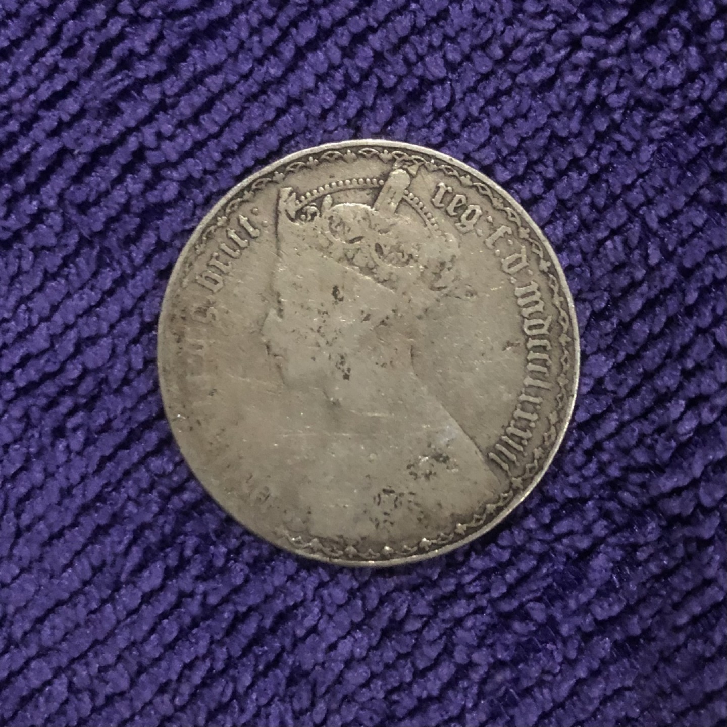 【保诚微拍】第36期  古今中外币章（部分评级）14号晚上七点半自动开拍！！！ 英国 维多利亚女王 186X年/7X 少女头像 哥特版 弗罗林 2先令 银币 （11.2克 0.925银）具体版本看图查目录！！！品相很不错