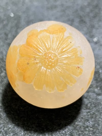 精美冰飘亚光战国红玛瑙巧雕太阳花圆珠一个， - 精美冰飘亚光战国红玛瑙巧雕太阳花圆珠一个，