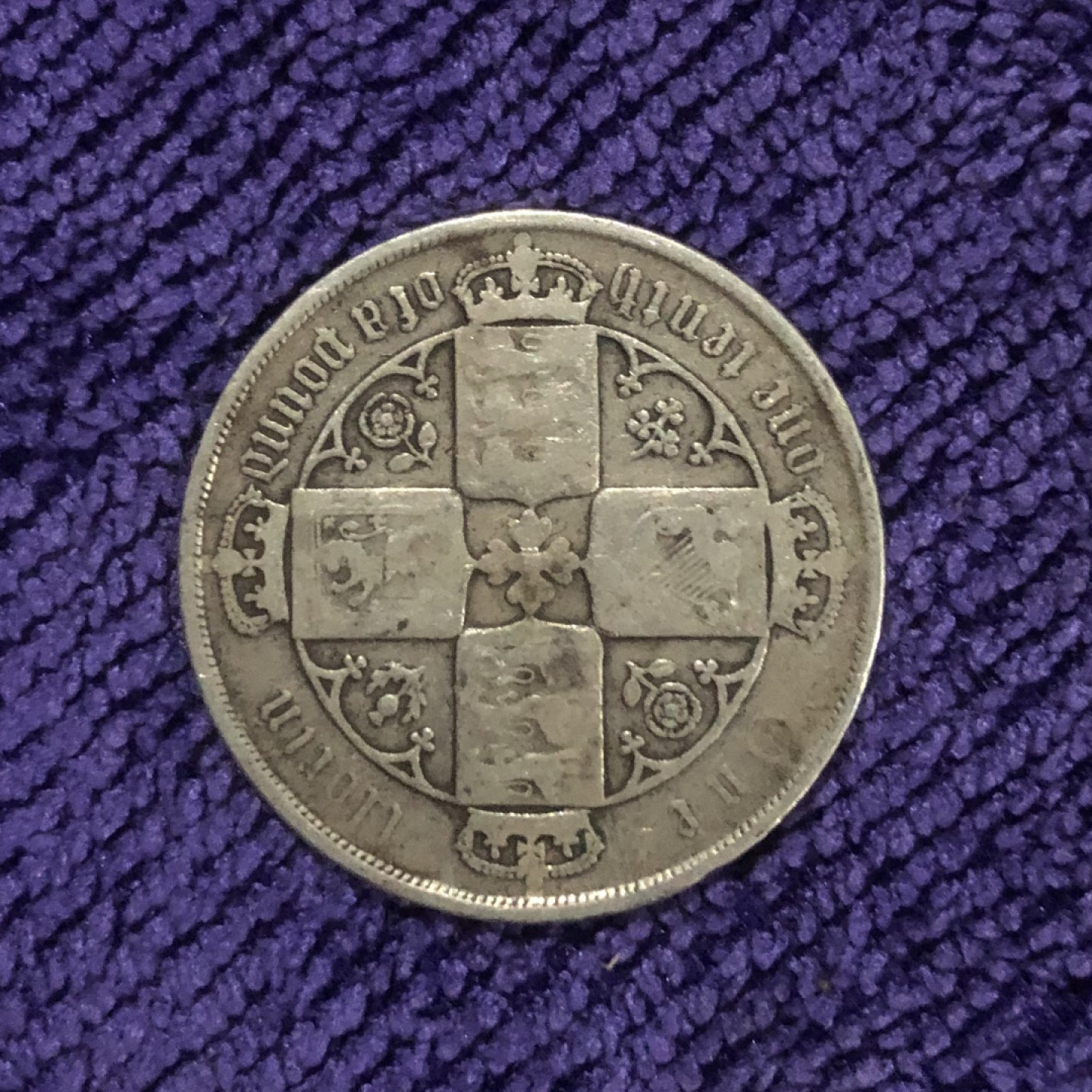 【保诚微拍】第36期  古今中外币章（部分评级）14号晚上七点半自动开拍！！！ 英国 维多利亚女王 186X年/7X 少女头像 哥特版 弗罗林 2先令 银币 （11.2克 0.925银）具体版本看图查目录！！！品相很不错