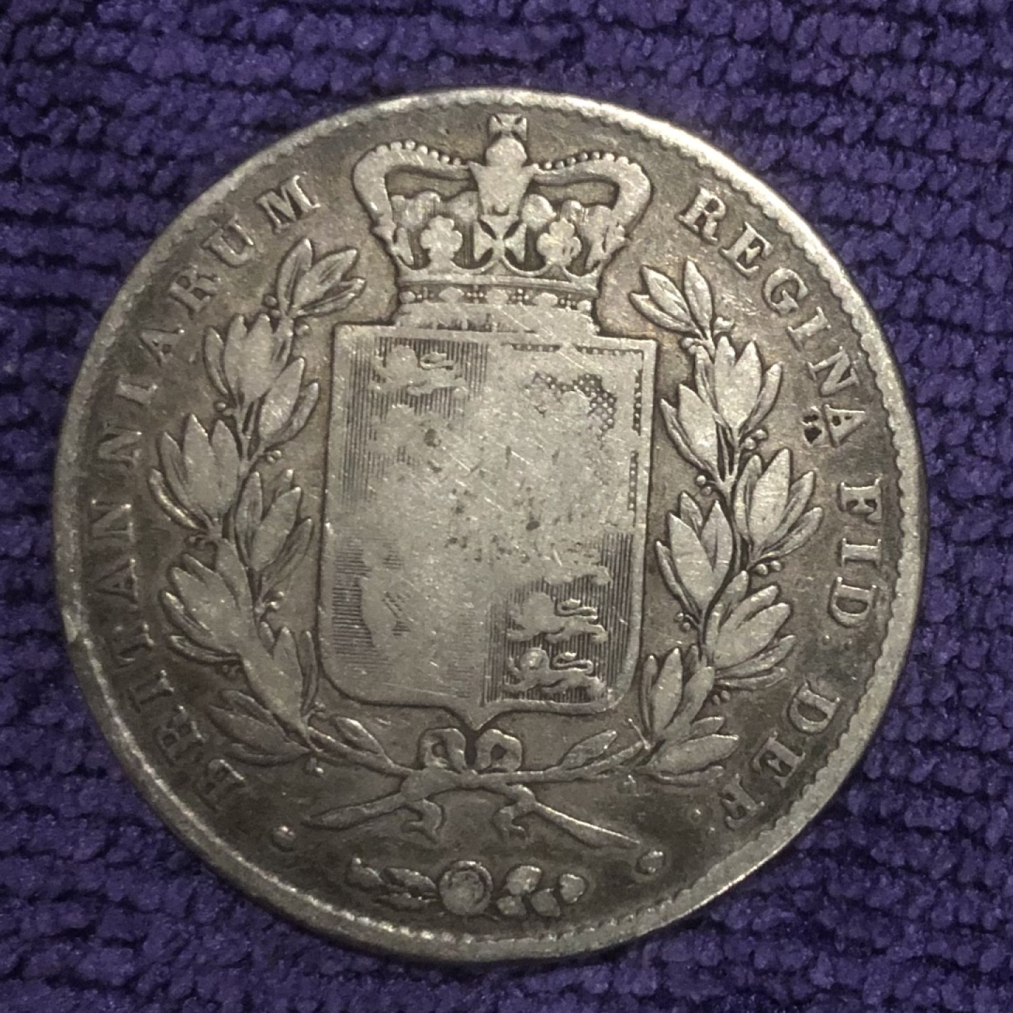 【保诚微拍】第36期  古今中外币章（部分评级）14号晚上七点半自动开拍！！！ 英国 1844年维多利亚女王1克朗大银币（28克，925银）(边齿为第3枚)