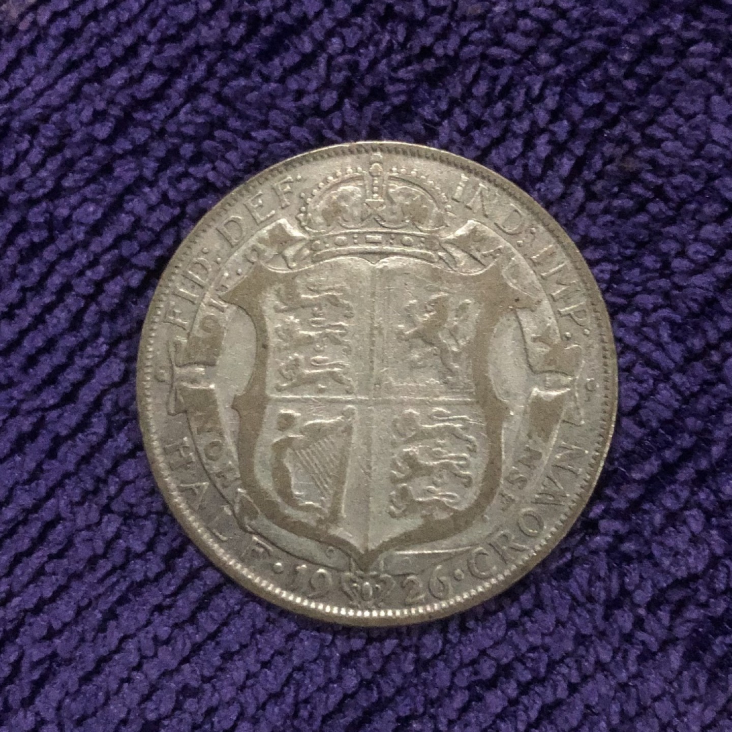 【保诚微拍】第36期  古今中外币章（部分评级）14号晚上七点半自动开拍！！！ 英国 乔治五世 1926年 国徽 半克朗 2.5先令 银币（14克 0.5银） 好品