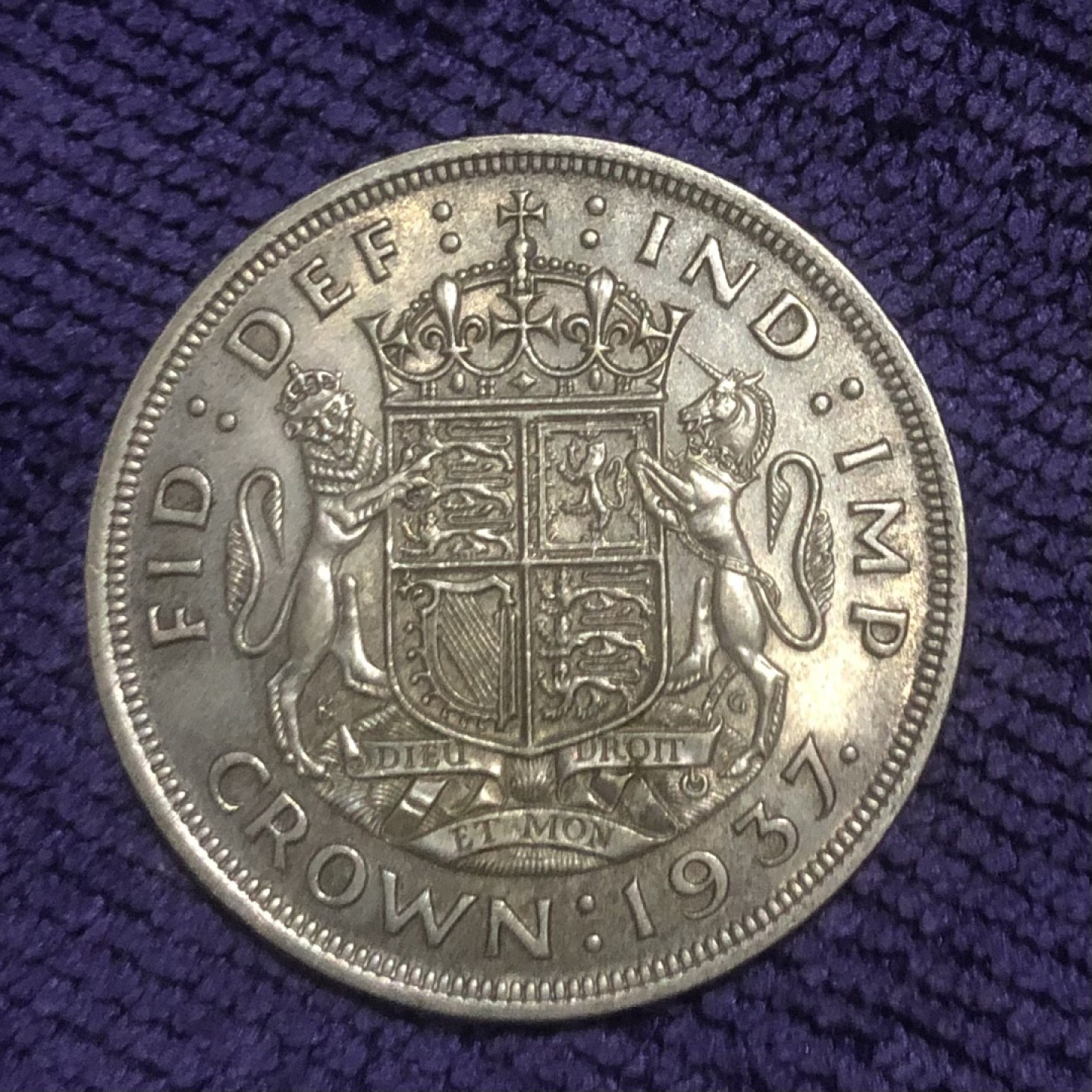 【保诚微拍】第36期  古今中外币章（部分评级）14号晚上七点半自动开拍！！！ 英国 乔治六世 1937年 加冕 登基纪念 1克朗 银币（28.2克 0.5银）UNC未流通品相！！！彩色包浆！！！