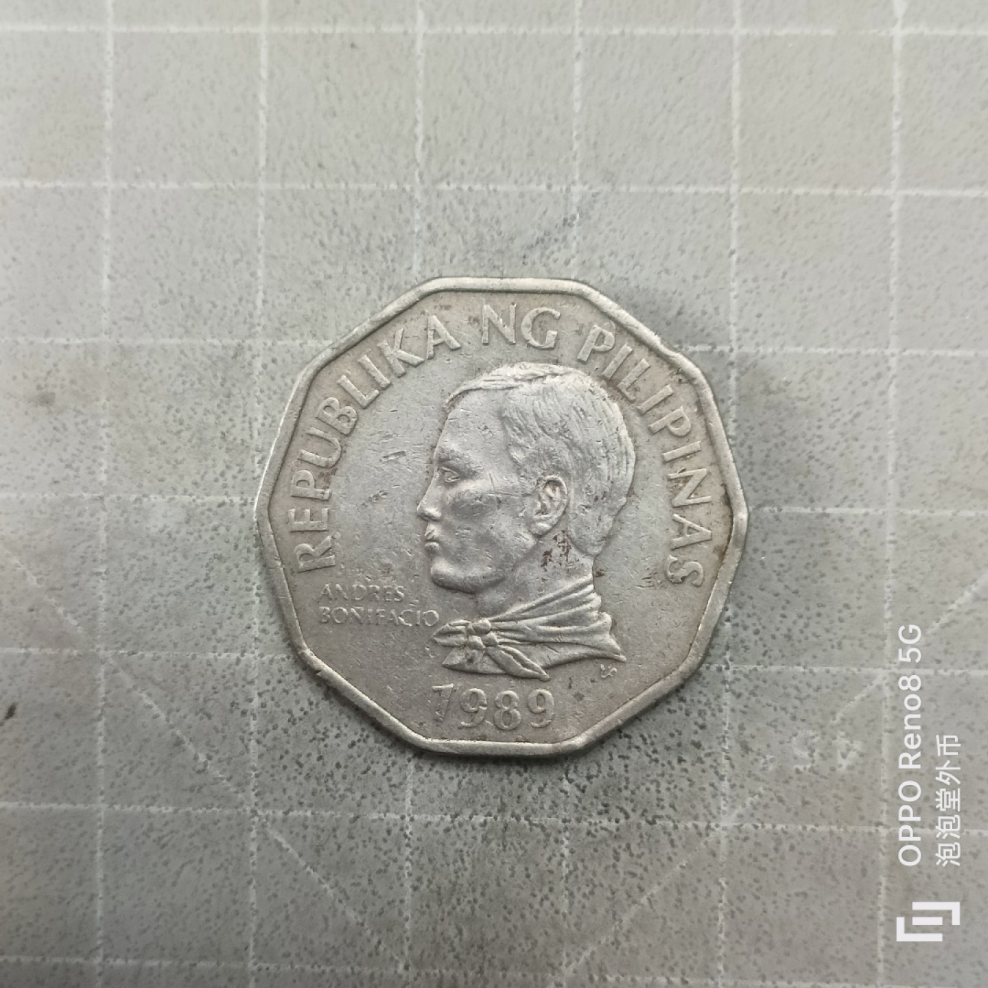 泡泡堂微拍第三幕，零佣金，零押金，满二十元包邮 菲律宾二皮索宽边大镍币