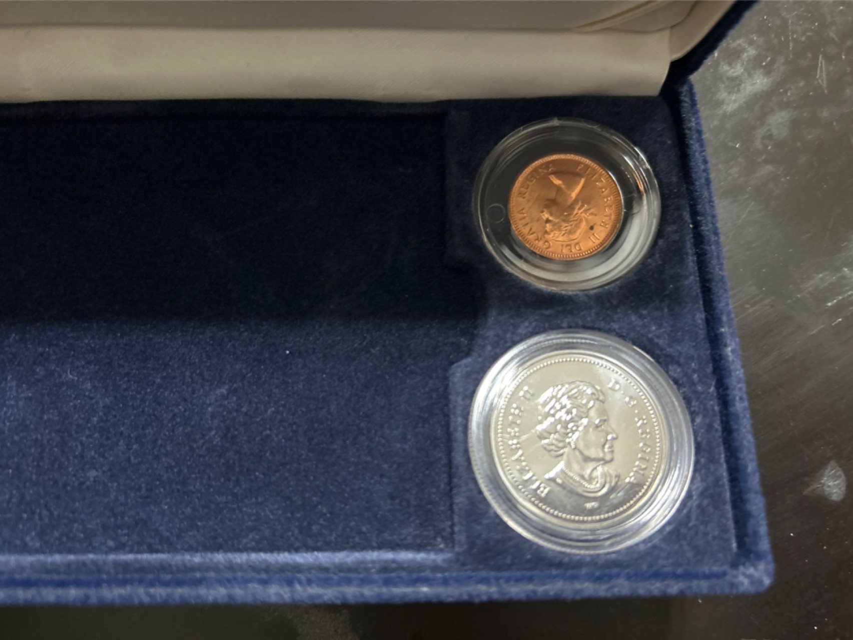 收藏联盟Quantum Auction 第201期拍卖 硬币场 2003年女王金婚 精制硬币和邮票套装 精美礼盒装祯