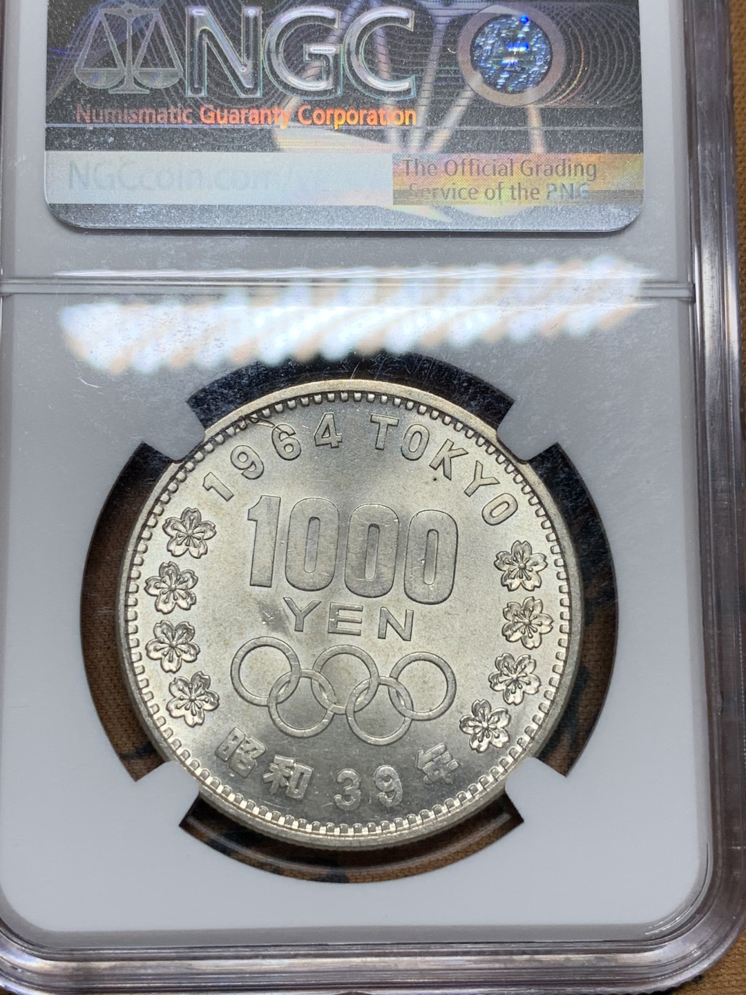 《竞宝斋》第106场-周日，周一 2场连拍（全场包邮） NGC MS65 日本1964 奥运 1000日元 银币 转光明显