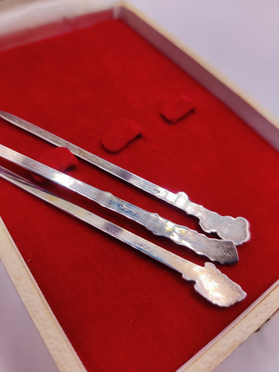 全场0元起拍 第六期 咸鱼国勋章制服拍卖专场 10月19日（周三）下午6：00开始 日本宝冠章叙勋纪念松竹梅银器果插一套 纯银制