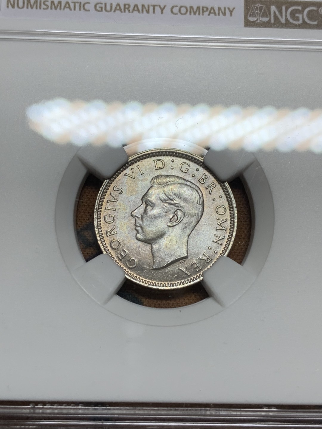 《竞宝斋》第106场-周日，周一 2场连拍（全场包邮） NGC-MS63 英国1942年 乔六6便士银币 原光好品