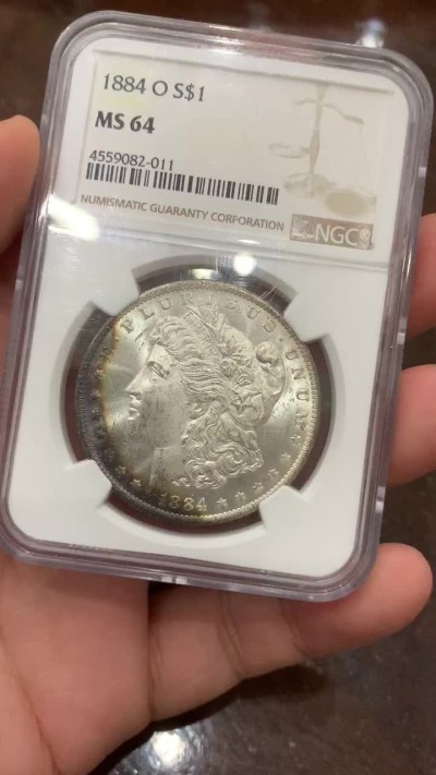 《竞宝斋》第106场-周日，周一 2场连拍（全场包邮） NGC-MS64 美国 1884年 摩根银币 女神面6点-10点 鹰面8点-1点均为rainbow七彩月牙 摩根最贵的彩种